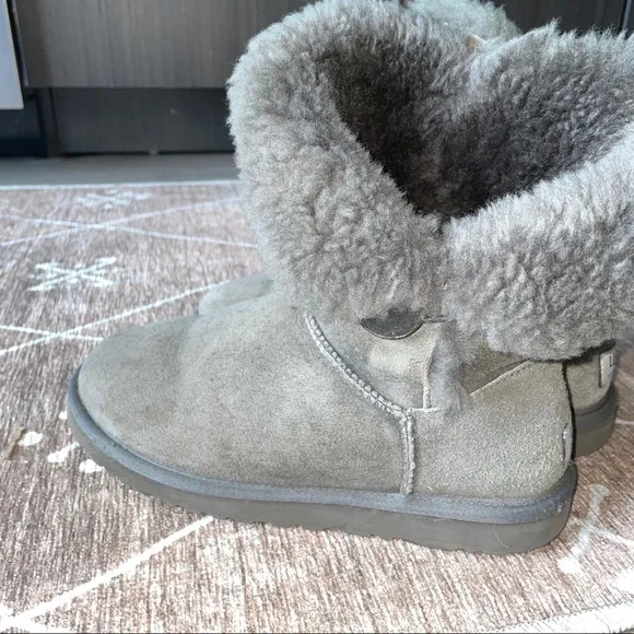 UGG Women's With Buttons - Picture 5 of 5